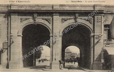 Carte postale ancienne La porte Saint-Vincent — Saint-Malo (Ille-et-Vilaine)