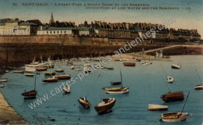Carte postale ancienne L'Avant-Port à Marée Basse et les Remparts — Saint-Malo (Ille-et-Vilaine)