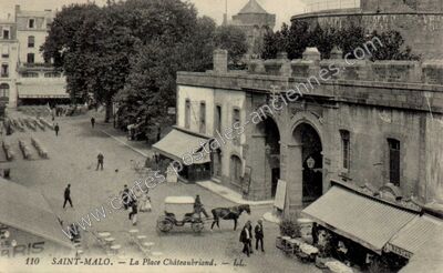 Carte postale ancienne La Place Châteaubriand — Saint-Malo (Ille-et-Vilaine)