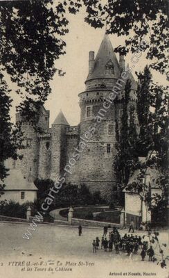 Carte postale ancienne La Place St-Yves et les Tours du Château — Vitré (Ille-et-Vilaine)