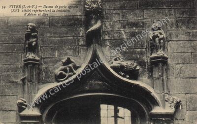 Carte postale ancienne Dessus de porte ogivale représentant la tentation d'Adam et Eve — Vitré (Ille-et-Vilaine)
