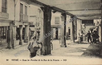 Carte postale ancienne Sous les Porches de la Rue de la Poterie — Vitré (Ille-et-Vilaine)