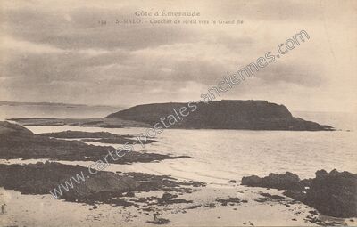 Carte postale ancienne Coucher de soleil vers le Grand Bé — Saint-Malo (Ille-et-Vilaine)