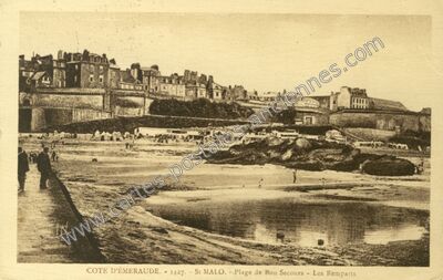Carte postale ancienne Plage de Bon Secours - Les Remparts — Saint-Malo (Ille-et-Vilaine)