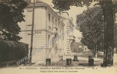 Carte postale ancienne Inscription Maritime et Quai des Chartrons — Pauillac (Gironde)