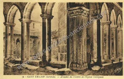 Carte postale ancienne Arcades du Cloître de l'Eglise Collégiale — Saint-Émilion (Gironde)