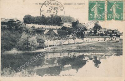 Carte postale ancienne Promenade en terrasse — Guîtres (Gironde)