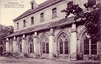 Carte postale ancienne Ancien Cloître de l'Abbaye des Bénédictins (xve siècle) — Bourgueil (Indre-et-Loire)