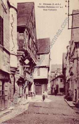 Carte postale ancienne Vieilles Maisons (xv· s.) Rue Voltaire — Chinon (Indre-et-Loire)
