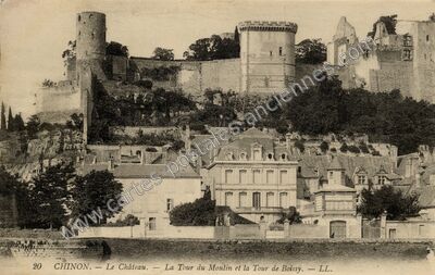 Carte postale ancienne Le Château. — La Tour du Moulin et la Tour de Boissy — Chinon (Indre-et-Loire)