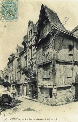 Carte postale ancienne La Rue du Grenier à Sel — Chinon (Indre-et-Loire)