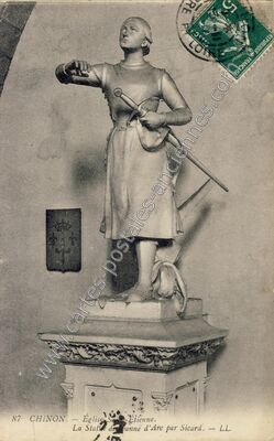 Carte postale ancienne Église Saint-Étienne. La Statue de Jeanne d'Arc par Sicard — Chinon (Indre-et-Loire)