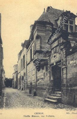 Carte postale ancienne Vieille Maison, rue Voltaire — Chinon (Indre-et-Loire)