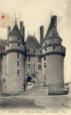 Carte postale ancienne L'Entrée du Château. — Le Pont-Levis — Langeais (Indre-et-Loire)