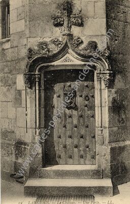 Carte postale ancienne Le Château. - Une Porte — Langeais (Indre-et-Loire)