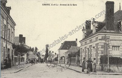 Carte postale ancienne Avenue de la Gare — Ligueil (Indre-et-Loire)