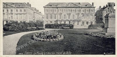 Carte postale ancienne Le Musée & l'Ancien Hôtel de Ville — Tours (Indre-et-Loire)