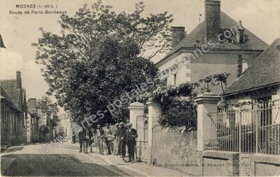 Carte postale ancienne Route de Paris-Bordeaux — Mosnes (Indre-et-Loire)