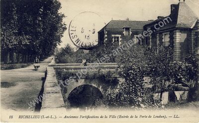 Carte postale ancienne Anciennes Fortifications de la Ville (Entrée de la Porte de Loudun) — Richelieu (Indre-et-Loire)