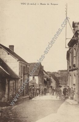 Carte postale ancienne Route de Reignac — Vou (Indre-et-Loire)