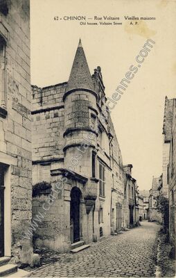 Carte postale ancienne Rue Voltaire Vieilles maisons — Chinon (Indre-et-Loire)