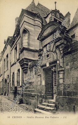Carte postale ancienne Vieilles Maisons, Rue Voltaire — Chinon (Indre-et-Loire)