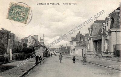 Carte postale ancienne Route de Tours — Château-la-Vallière (Indre-et-Loire)