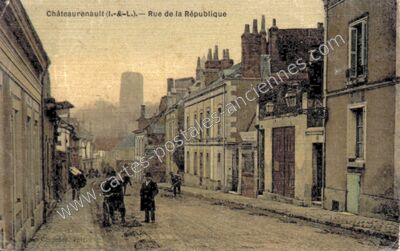 Carte postale ancienne Rue de la République — Château-Renault (Indre-et-Loire)