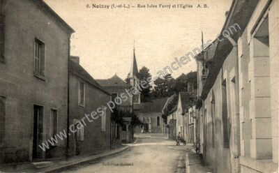 Carte postale ancienne Rue Jules Ferry et l'Eglise — Noizay (Indre-et-Loire)