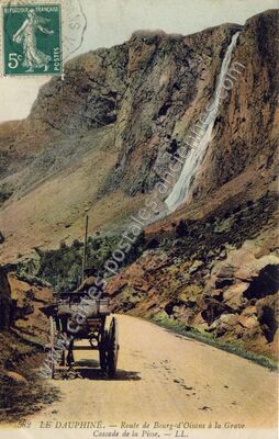 Carte postale ancienne Cascade de la Pisse — Le Bourg-d'Oisans (Isère)