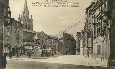 Carte postale ancienne La Place St André - L'Eglise (XIIIe siècle) Le Palais de Justice (XVe et XVIe siècles) — Grenoble (Isère)
