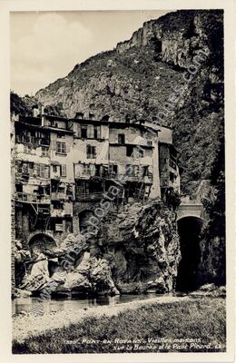Carte postale ancienne Vieilles maisons sur la Bourne et le Pont Picard — Pont-en-Royans (Isère)
