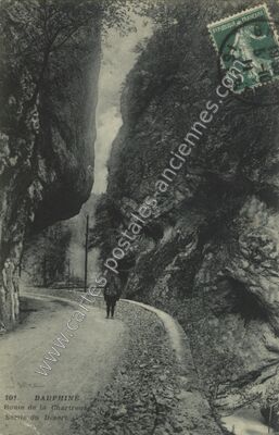 Carte postale ancienne Sortie du Desert — Saint-Laurent-du-Pont (Isère)
