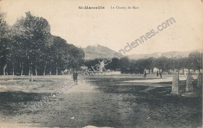 Carte postale ancienne Le Champ de Mars — Saint-Marcellin (Isère)