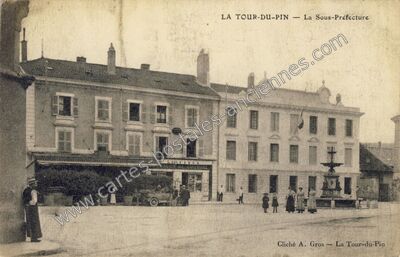 Carte postale ancienne La Sous-Préfecture — La Tour-du-Pin (Isère)