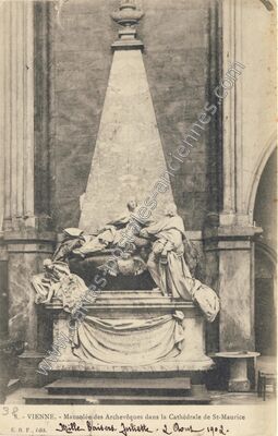 Carte postale ancienne Mausolée des Archevêques dans la Cathédrale de St-Maurice — Vienne (Isère)