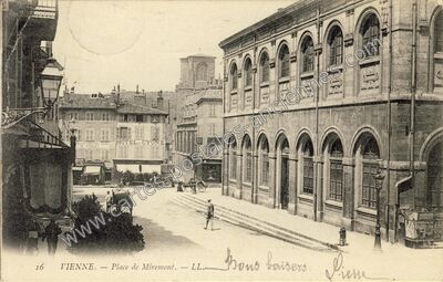 Carte postale ancienne Place de Miremont — Vienne (Isère)