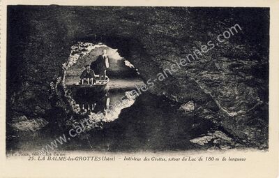 Carte postale ancienne Intérieur des Grottes, retour du Lac de 180 m de longueur — La Balme-les-Grottes (Isère)