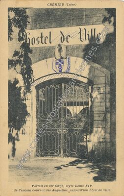 Carte postale ancienne Hostel de Ville — Crémieu (Isère)
