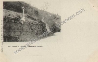 Carte postale ancienne Route du Crossey — Miribel-les-Échelles (Isère)
