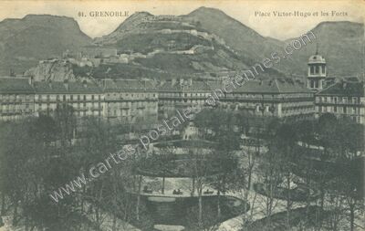 Carte postale ancienne Place Victor-Hugo et les Forts — Grenoble (Isère)
