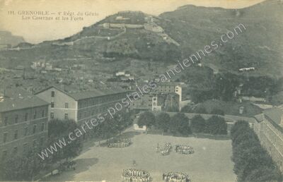 Carte postale ancienne Les Casernes et les Forts — Grenoble (Isère)