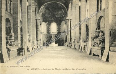 Carte postale ancienne Intérieur du Musée Lapidaire. Vue d'ensemble — Vienne (Isère)