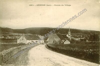 Carte postale ancienne Entrée du Village — Amange (Jura)