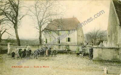 Carte postale ancienne Ecole et Mairie — Amange (Jura)