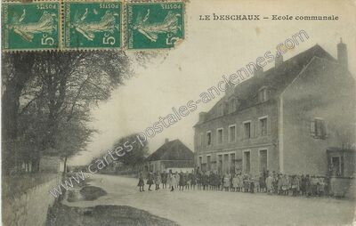 Carte postale ancienne Ecole communale — Le Deschaux (Jura)
