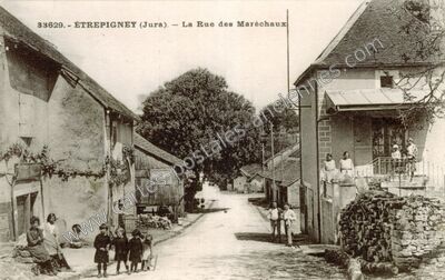 Carte postale ancienne La Rue des Maréchaux — Étrepigney (Jura)