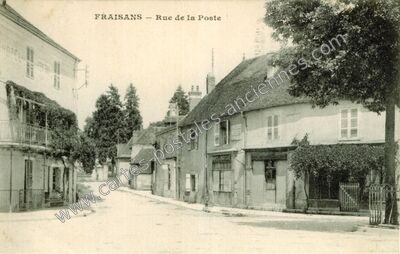 Carte postale ancienne Rue de la Poste — Fraisans (Jura)