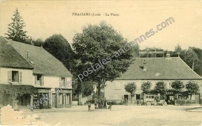 Carte postale ancienne La Place — Fraisans (Jura)