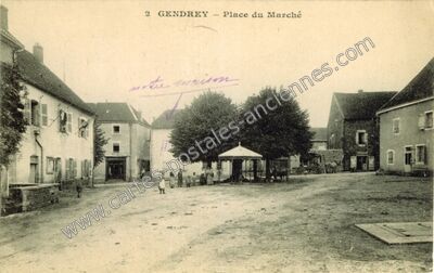 Carte postale ancienne Place du Marché — Gendrey (Jura)